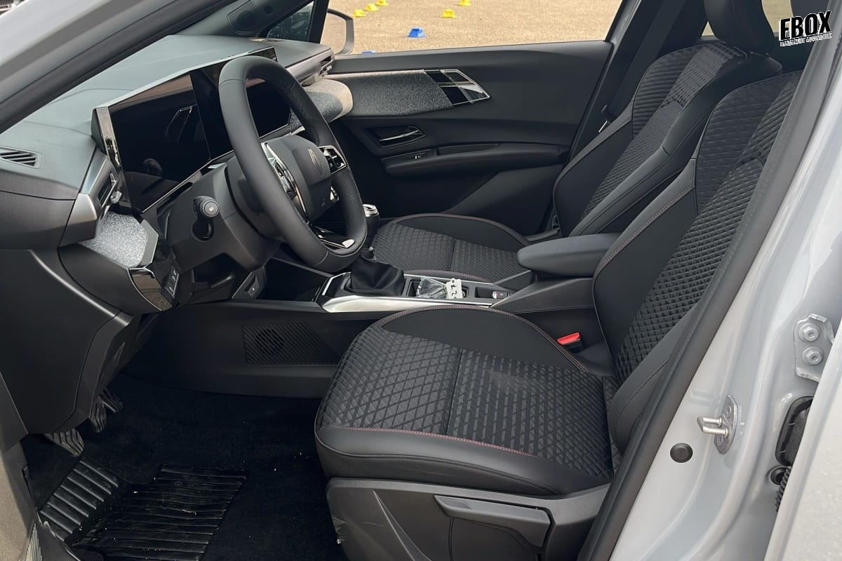 402651_p2 - RENAULT - CLIO 6 - 2026 - photo 9
