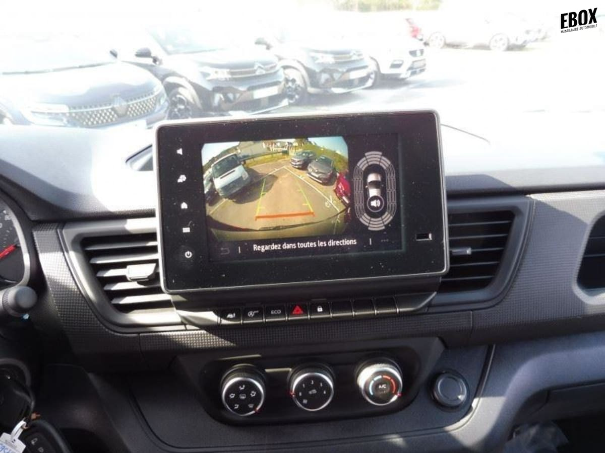 396990_p2 - RENAULT - TRAFIC - 2025 - photo 8
