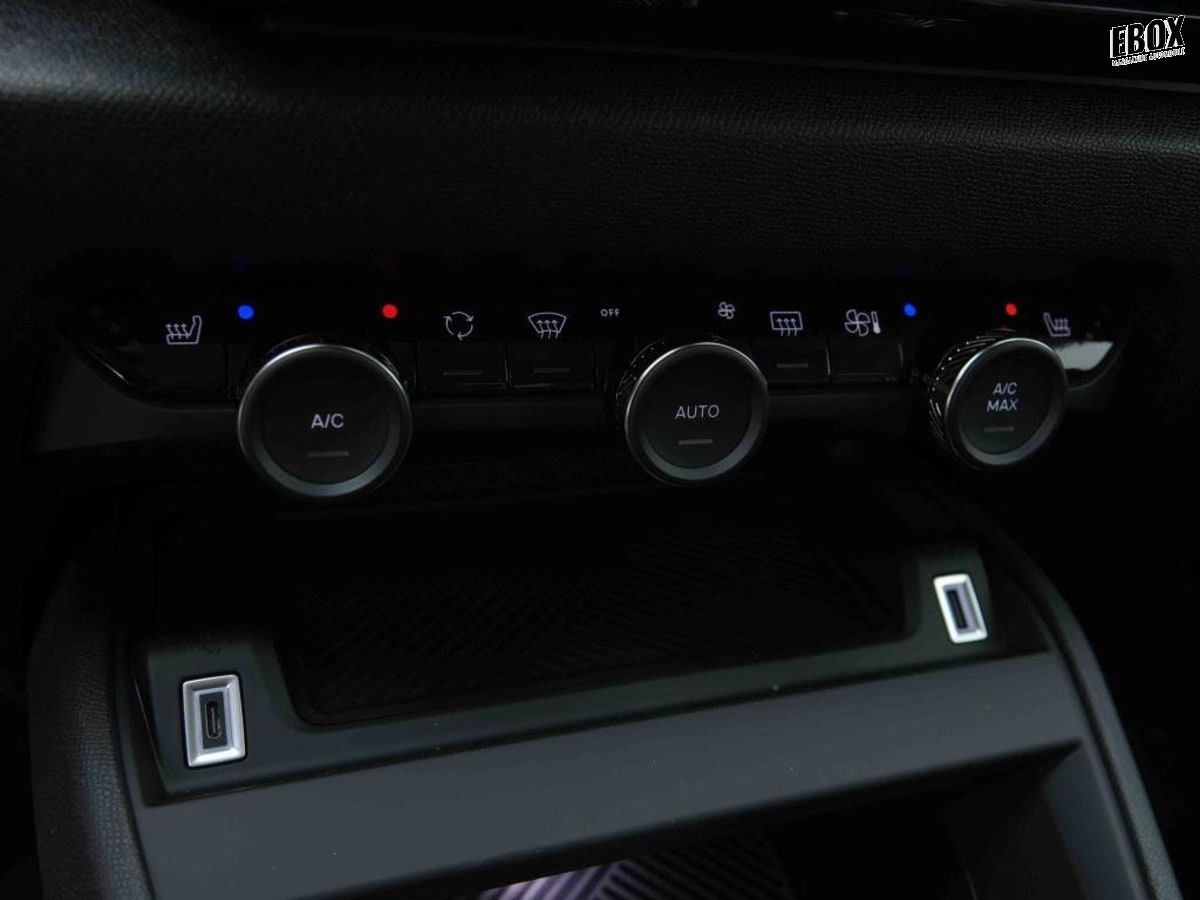 405671_p2 - CITROEN - C4 - 2026 - photo 10