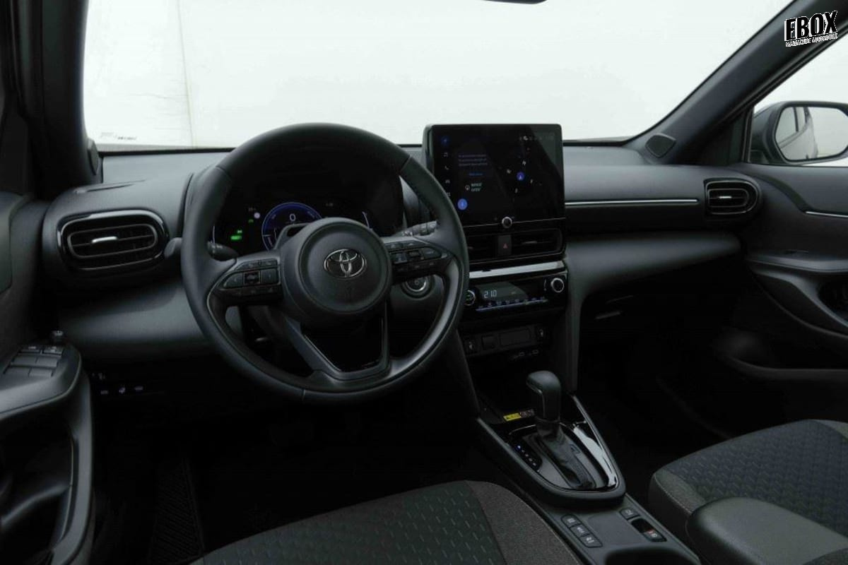 404145_p2 - TOYOTA - YARIS CROSS - 2026 - photo 8