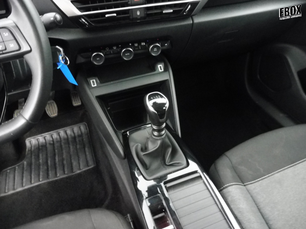 73632_p51 - CITROEN - C4X - 2023 - photo 12