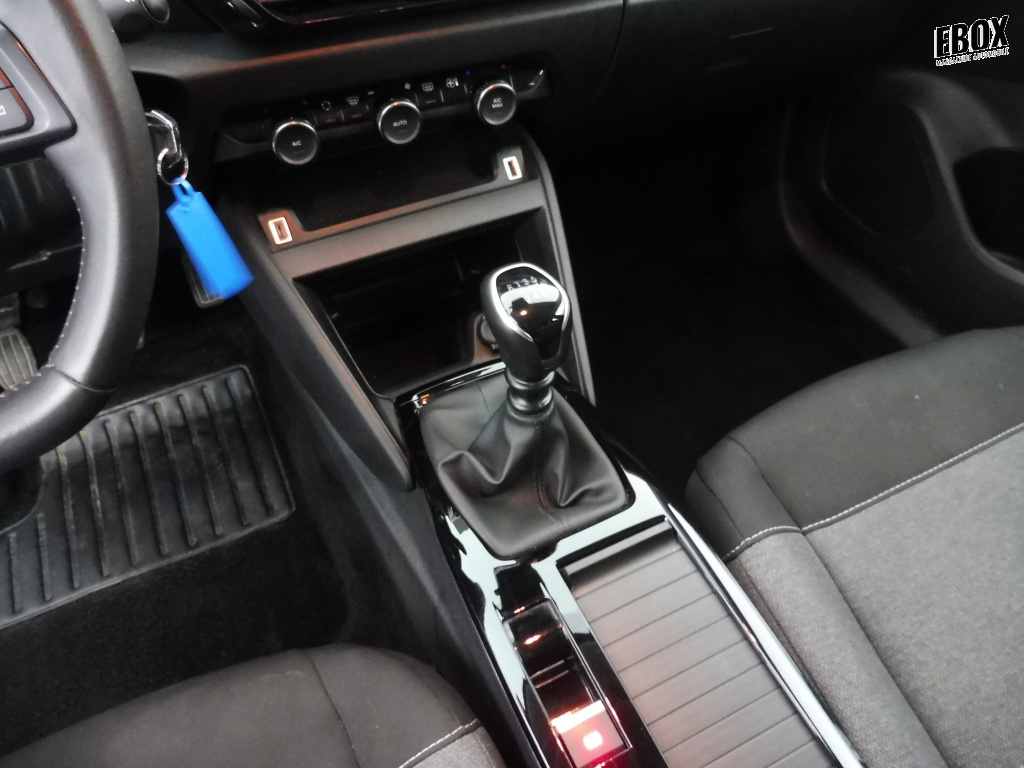 73638_p51 - CITROEN - C4X - 2023 - photo 13