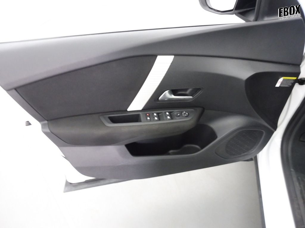 73638_p51 - CITROEN - C4X - 2023 - photo 17